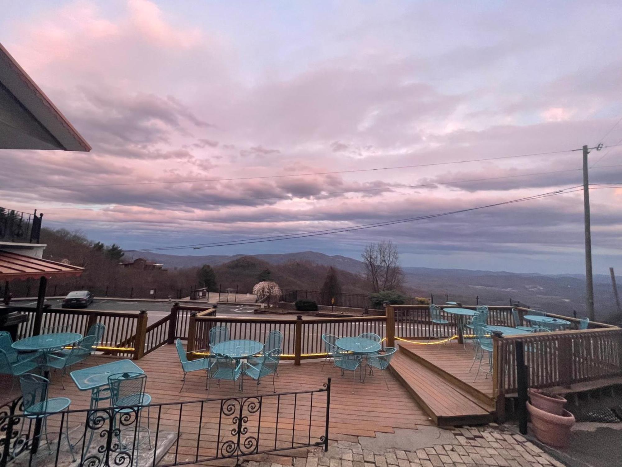 Spruce Pine Skyline Village Inn מראה חיצוני תמונה